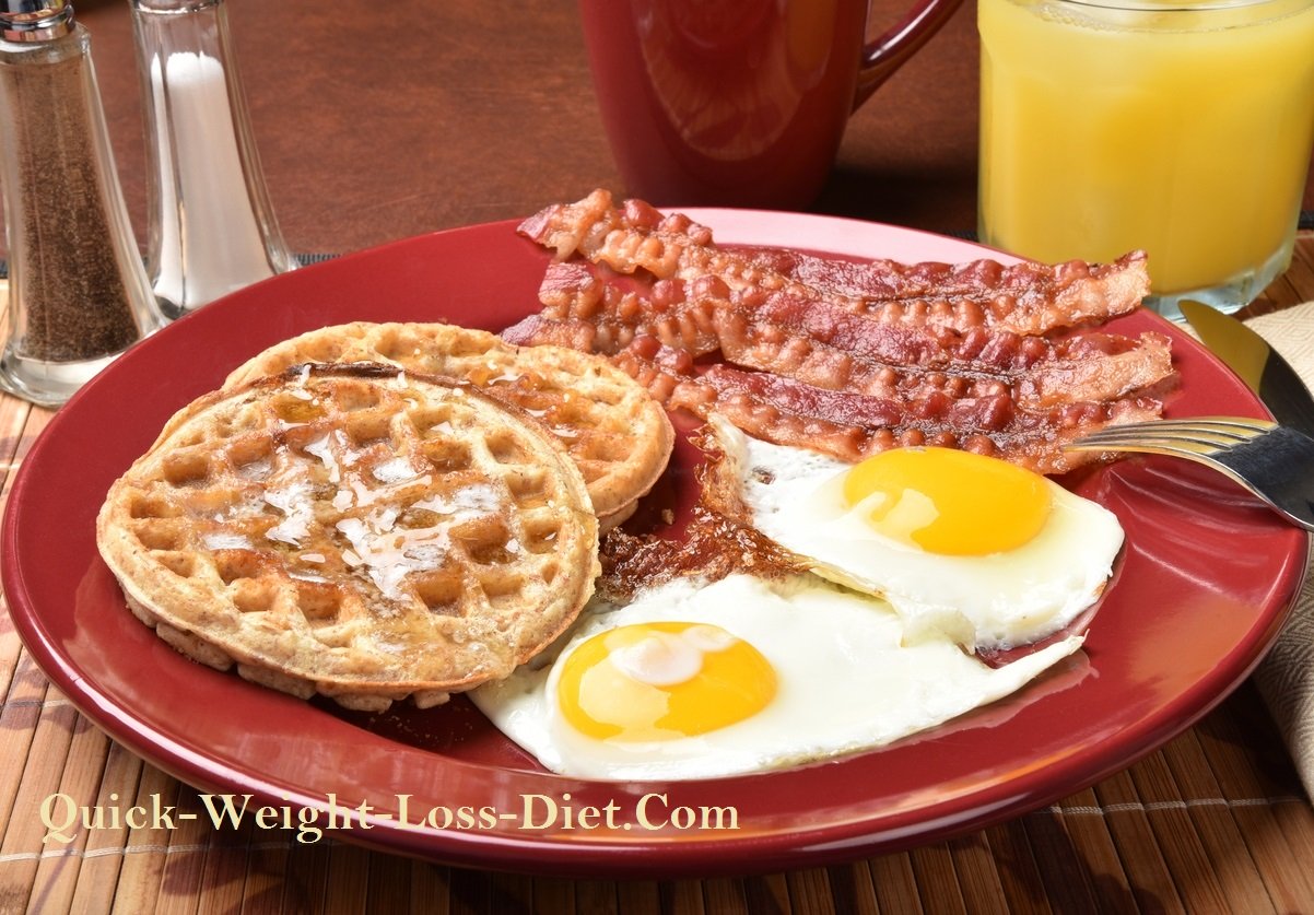 Waffles_and_egg_breakfast