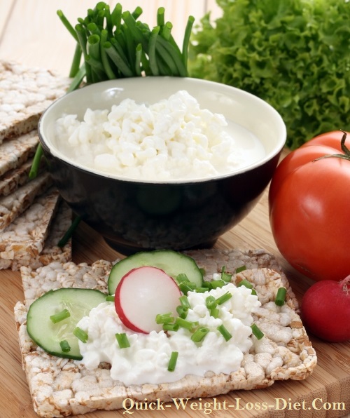 rice_cake_cottage_cheese_salad_vegetables